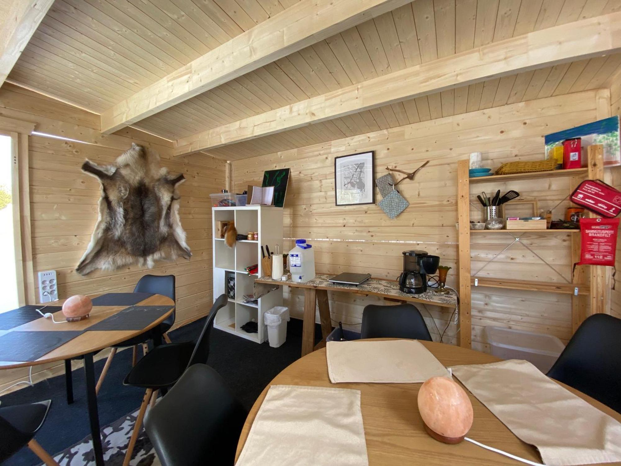 Aurora Igloo Fireplace-Heated Tents In A Secret Forest With Private Jacuzzi And Shared Sauna Bathroom And Dog Friendly Rovaniemi Dış mekan fotoğraf